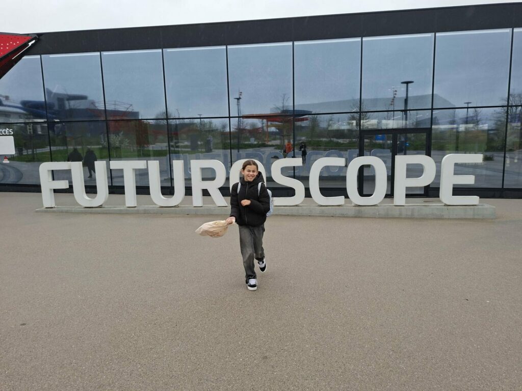 Ema au Futuroscope : Entre sensations fortes, toboggans géants et magie nocturne